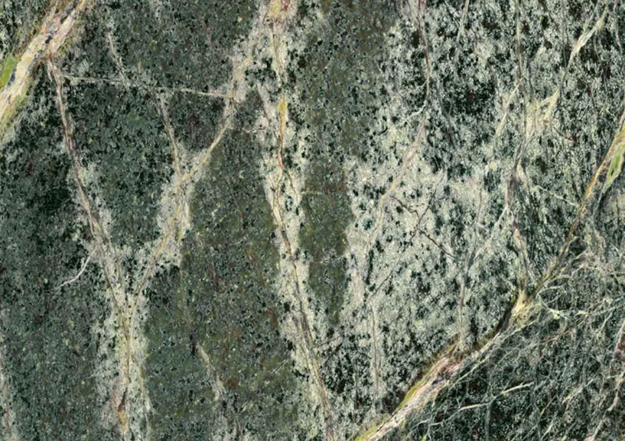 Rain Forest Green — prirodni kamen iz Indija