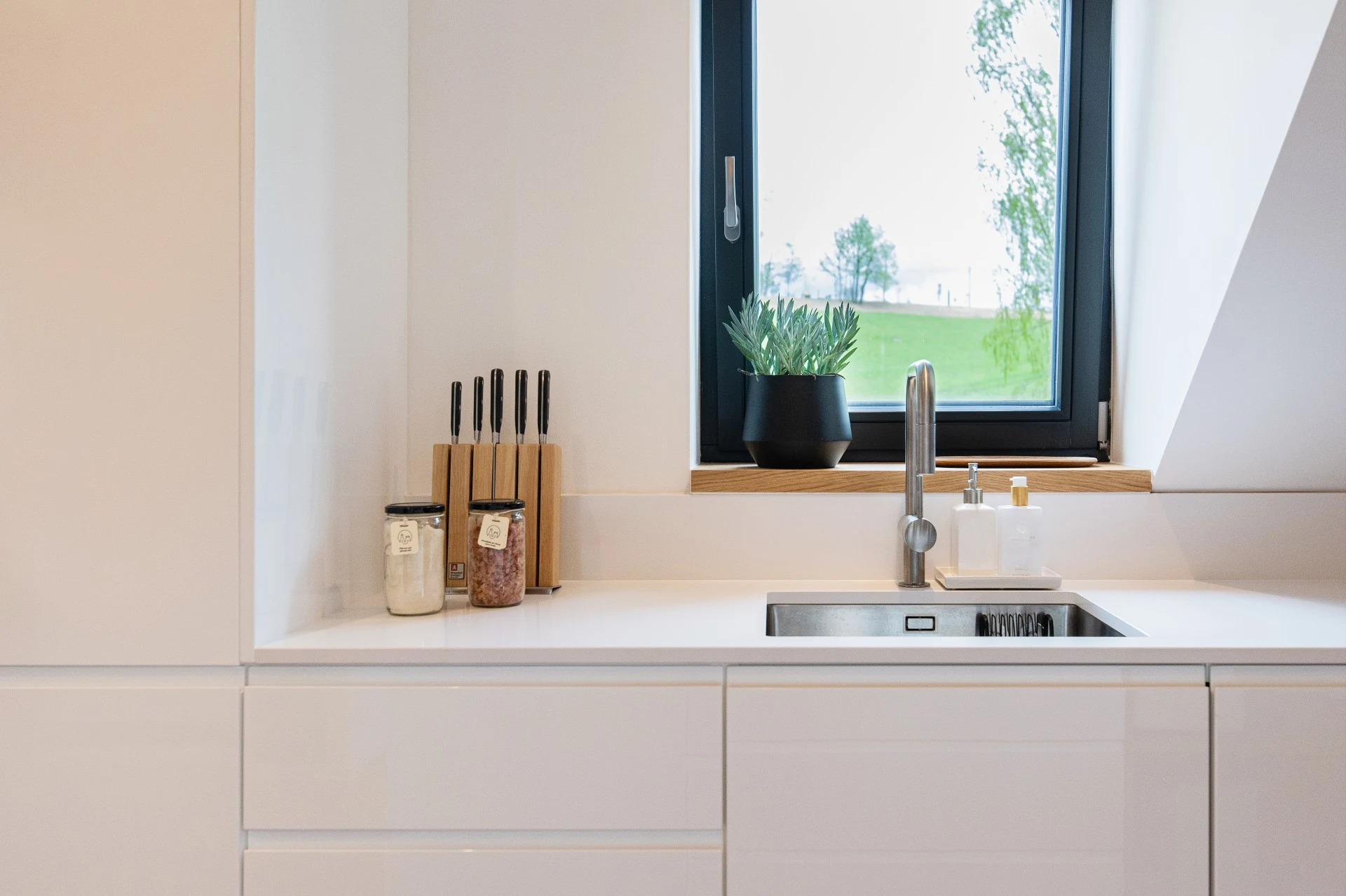 Crystal Absolute White — referenca 7