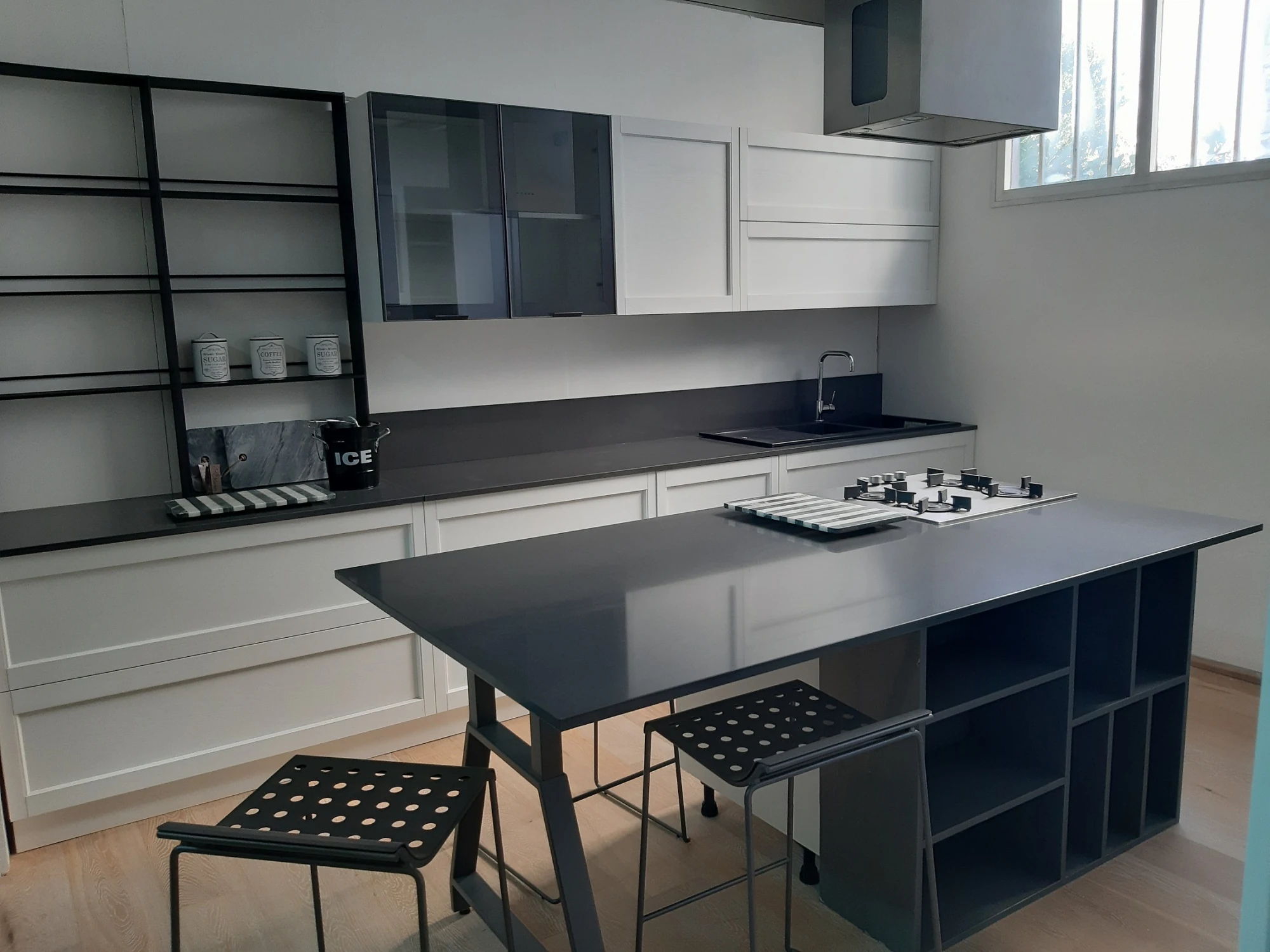 Crystal Anthracite Pure — referenca 6