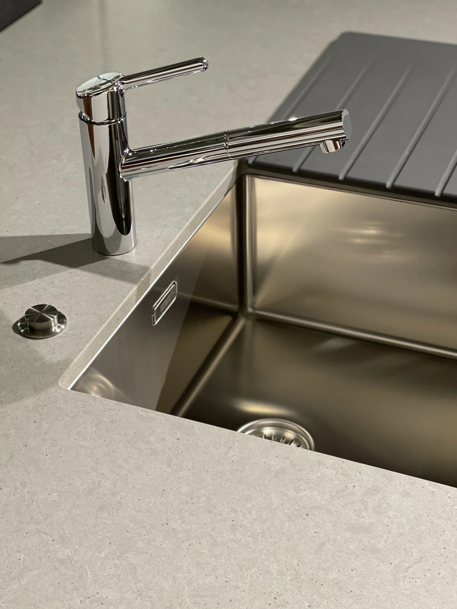 Noble Concrete Grey — referenca 10