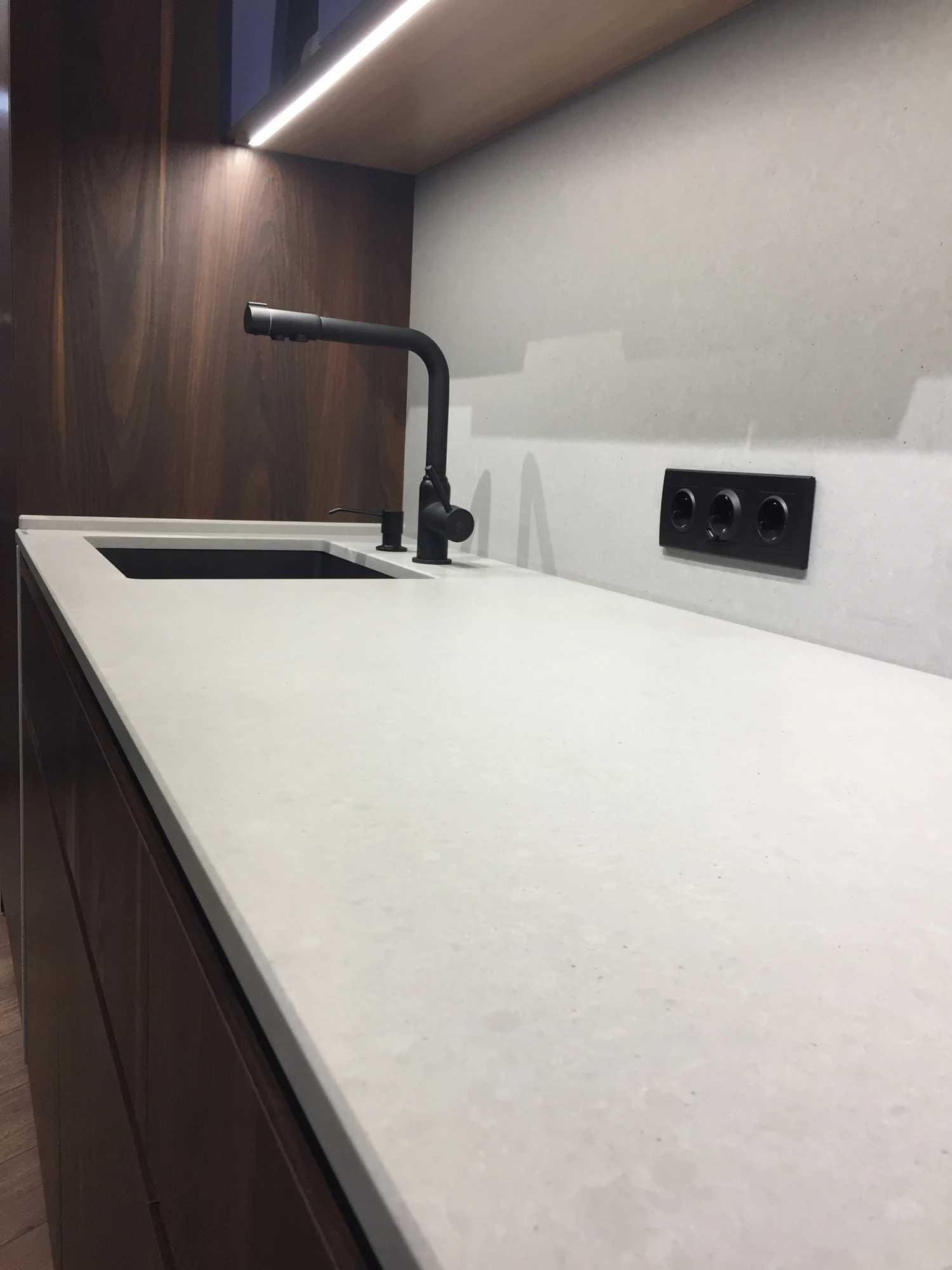 Noble Concrete Grey — referenca 12