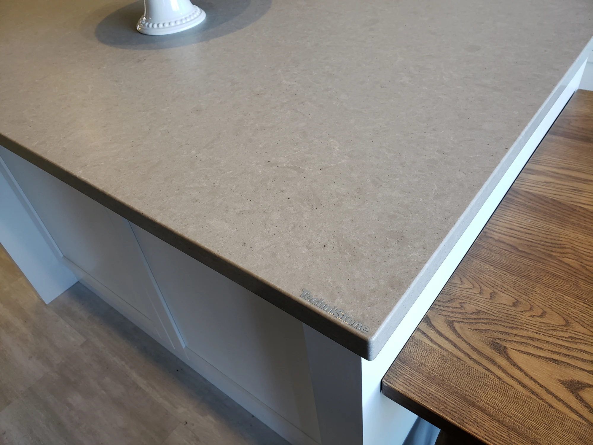 Noble Concrete Grey — referenca 18