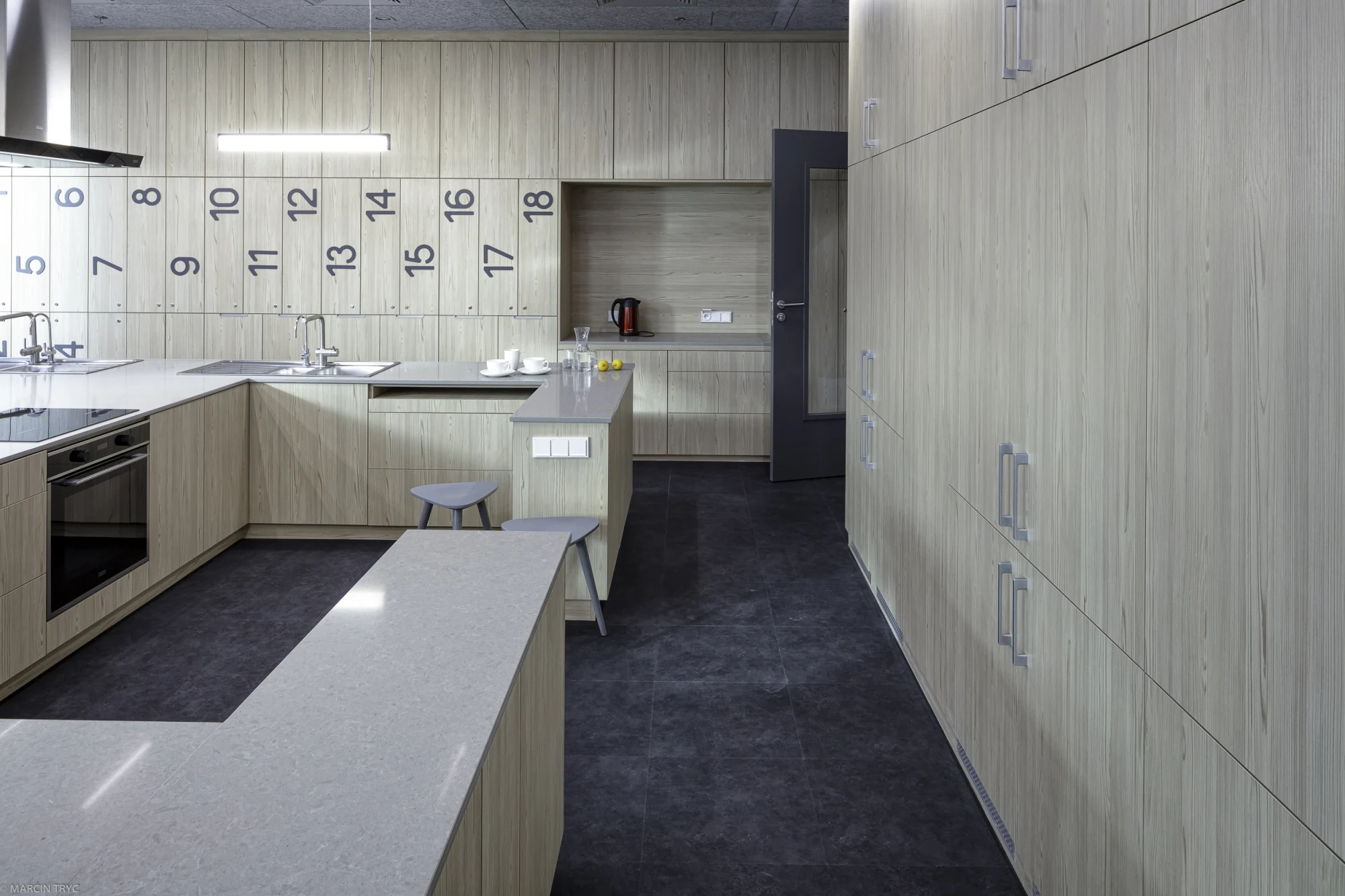 Noble Concrete Grey — referenca 8