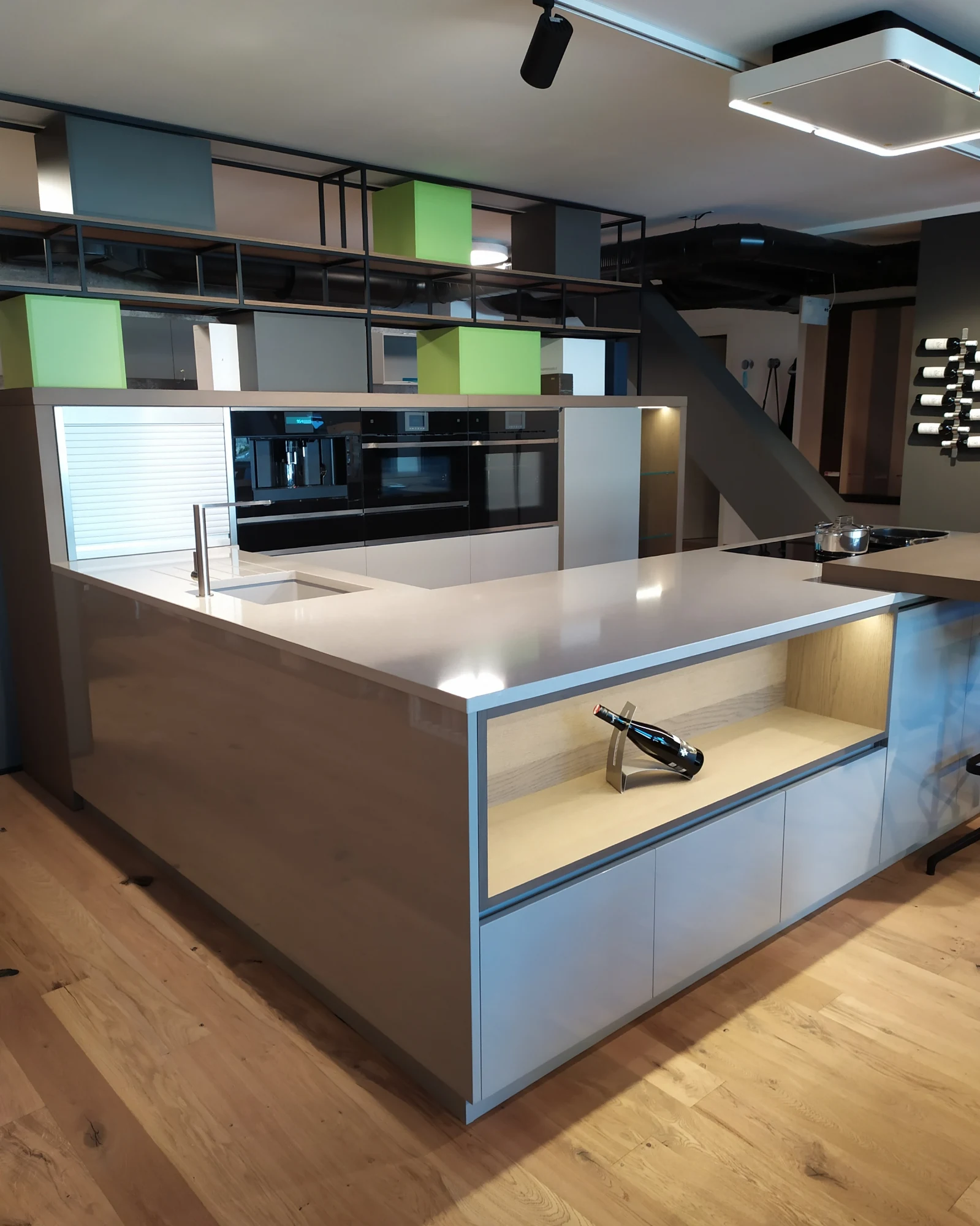 Noble Ivory White — referenca 18