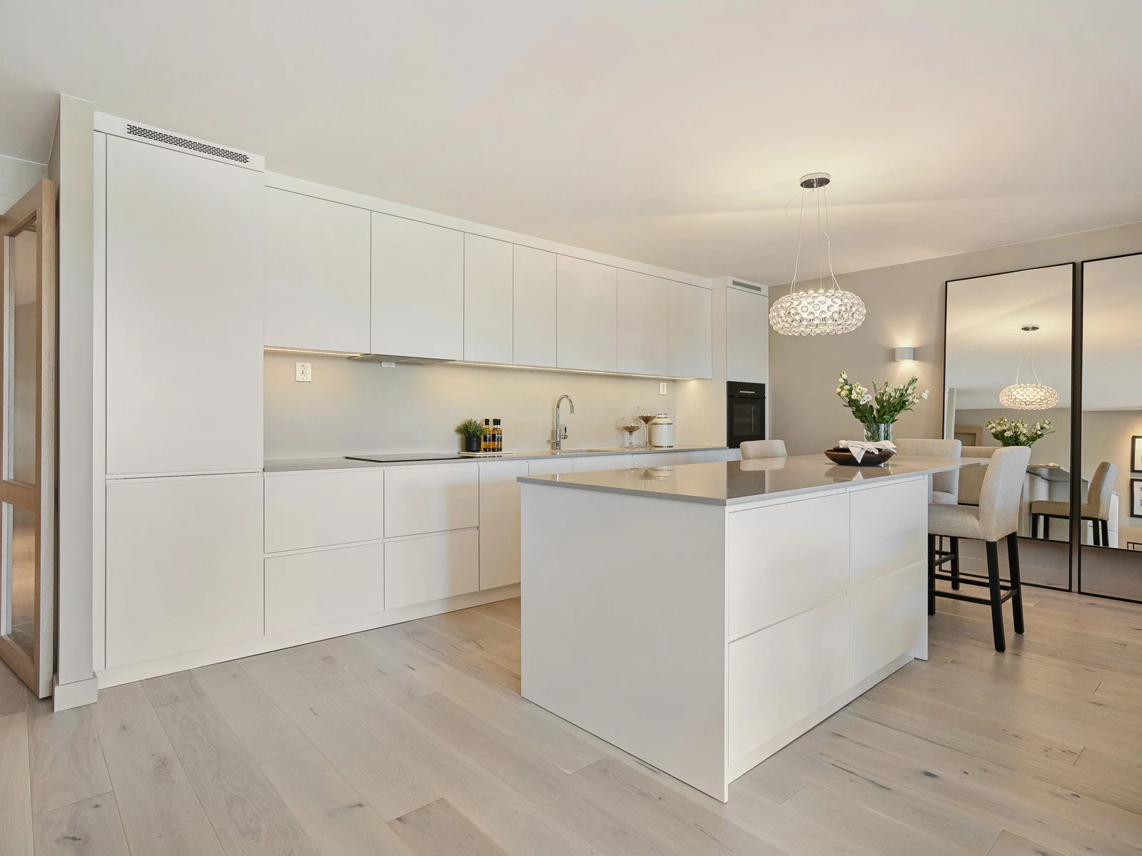 Noble Ivory White — referenca 6