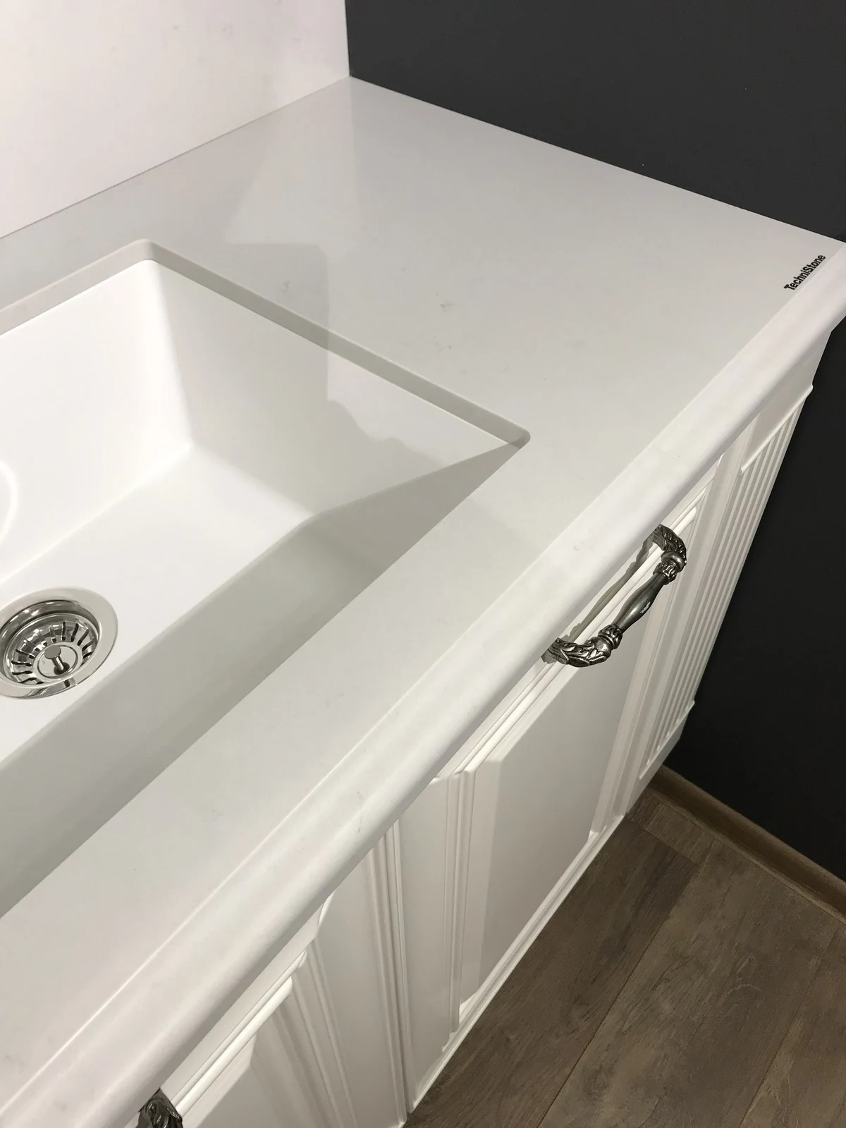 Noble Linea — referenca 8