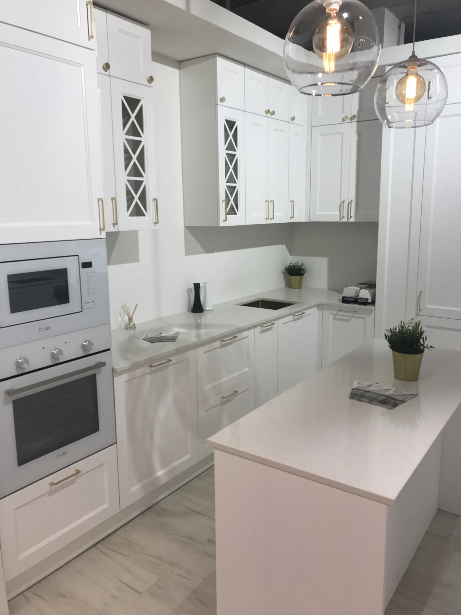 Noble Supreme White — referenca 4