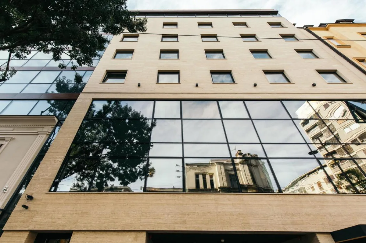 Hotel Central Point — Travertin fasada, Beograd