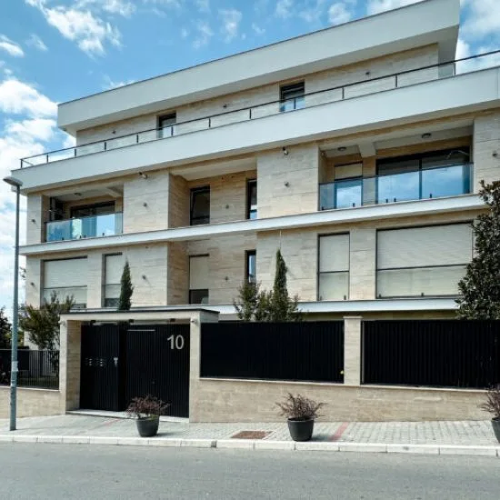 MO 10 — Travertin fasada, Dedinje