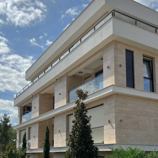 MO 10 — Travertin fasada, Dedinje